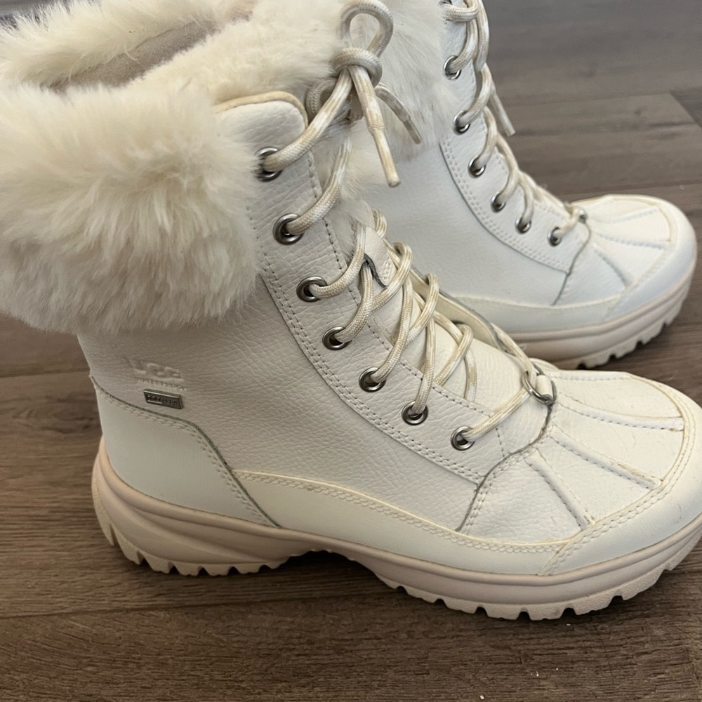 UGG Adirondack Women's White Lace-Up Shearling Winter Boot